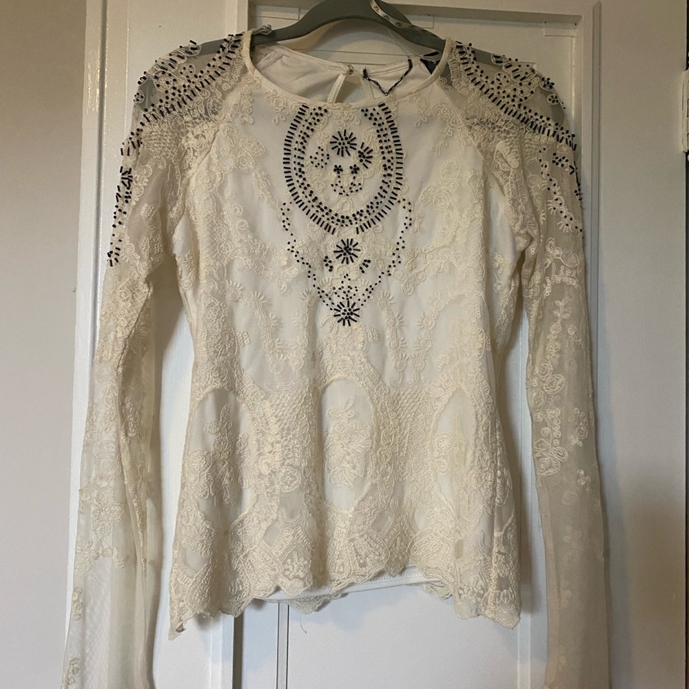 Pretty detailed blouse with silk liner. Beaded and lace. Perfect condition
